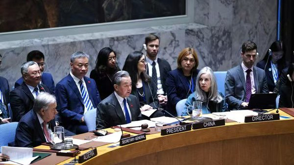 中国外相が国連でグローバルサウスの地位向上を提唱 video poster