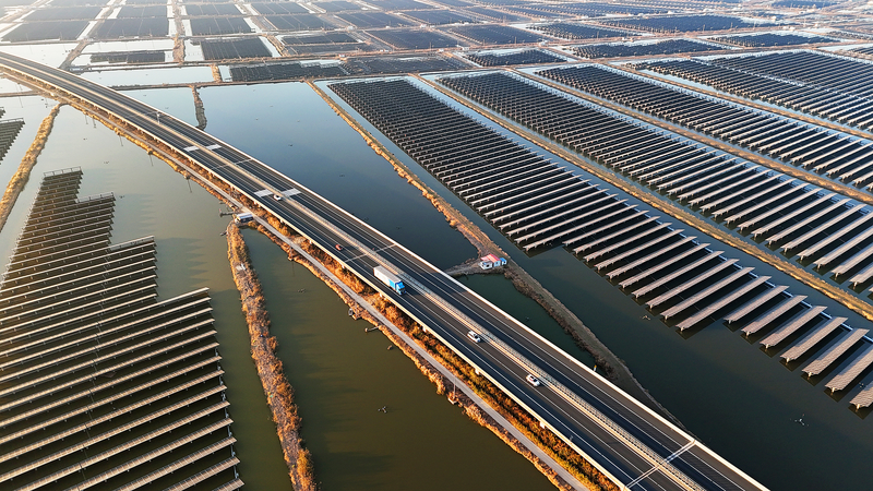 中国中央経済工作会議　2025年に向けた積極財政と緩和的金融