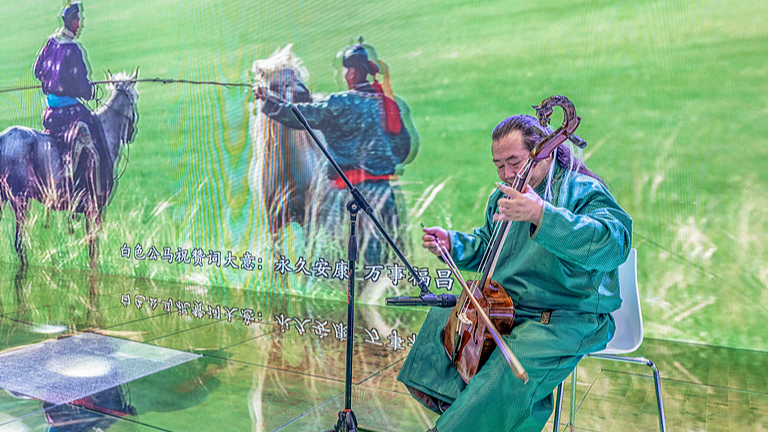 深圳の文化産業フェアで中国無形文化遺産が集結　刺繍から切り絵まで