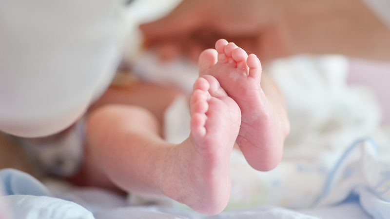 中国の出生数、7年ぶり増加　2024年の背景に辰年ベビーと支援策