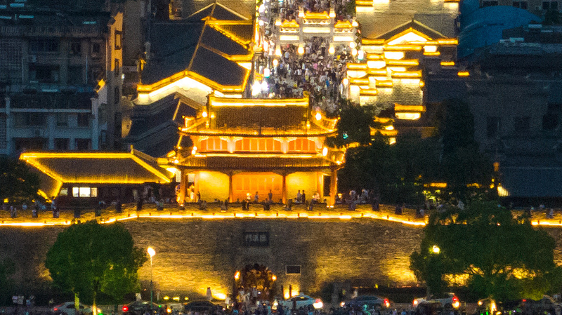 中国・襄陽のまばゆい夜景　古城壁と映画がつなぐ歴史都市のいま video poster