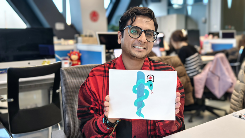 CGTNの「お医者さんヘビ」 干支アートで願う健康な一年 video poster