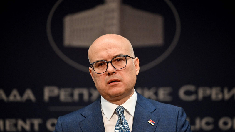 セルビア首相が辞任、30日以内に新政権か総選挙か