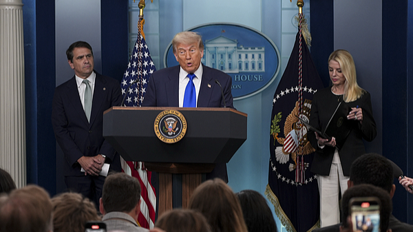 トランプ大型減税・歳出法案、米上院で審議入り　51対49の綱渡り