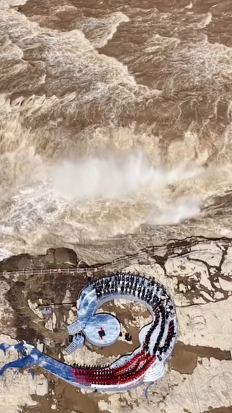 黄河が結ぶ両岸のハーモニー 抗戦勝利80周年コンサート video poster