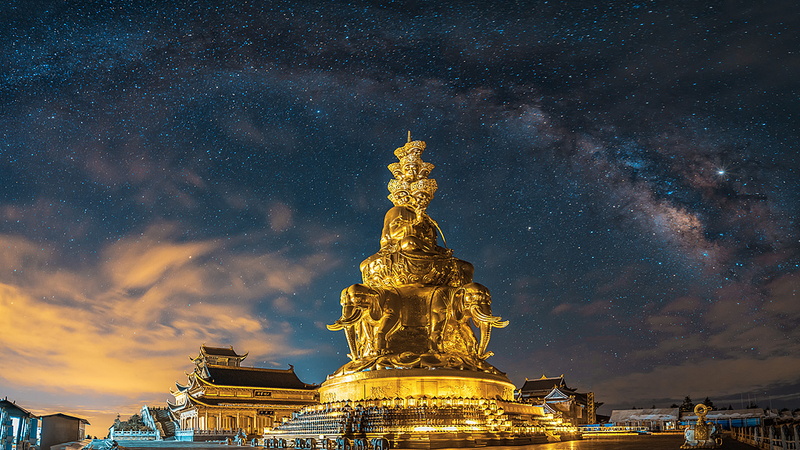 中国・峨眉山ゴールデンサミット 絶景トラベルガイド
