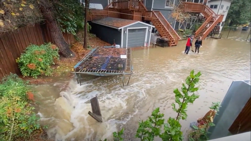 米国で大雨と大雪　感謝祭の旅行シーズンを襲う異常気象 video poster