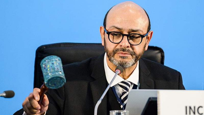 国連プラスチック条約交渉が決裂　生産削減巡り溝、協議は続行へ