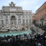 ローマ「トレビの泉」間近で観覧は有料へ　2026年2月から€2、混雑対策