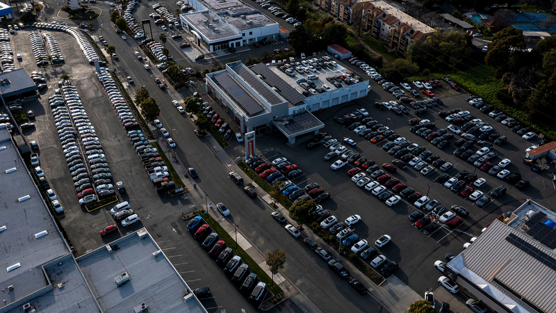 トランプ米大統領、自動車関税を1カ月猶予　カナダ・メキシコと緊張続く