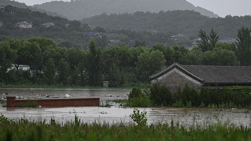 北京で豪雨、少なくとも30人死亡　道路損壊と停電広がる