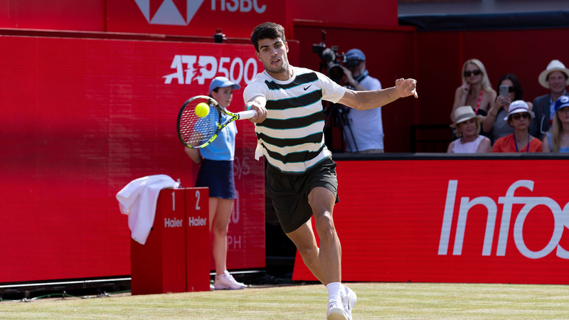 アルカラス、クイーンズ初戦で冷や汗勝利　ウォルトンの猛追を退ける