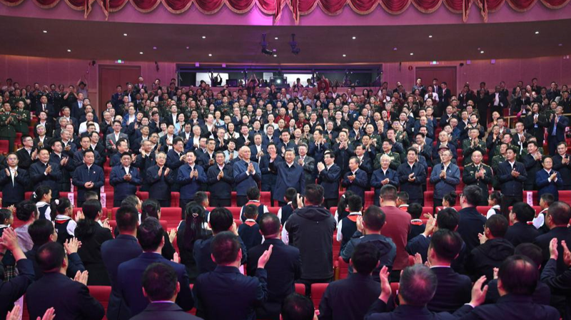 習近平氏がシーザン自治区60周年記念ガラ出席　ラサで祝賀行事