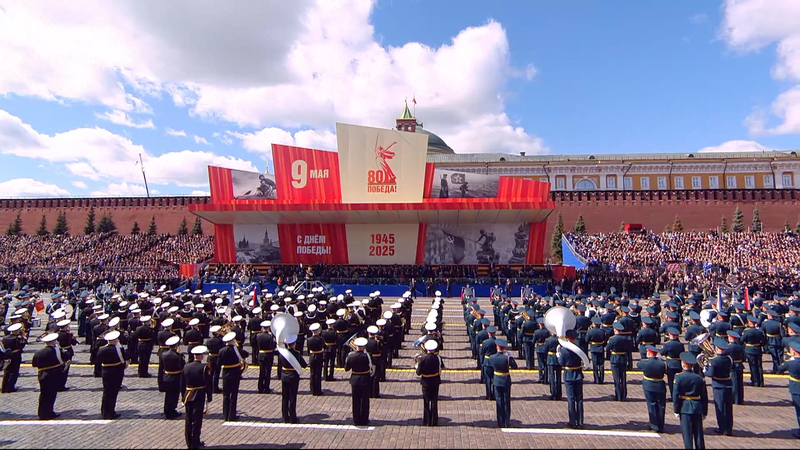 中国の習近平氏とプーチン大統領、対独戦勝80周年記念式典に出席 video poster