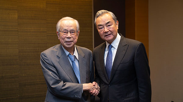 王毅外相「中国と日本はアジアの価値観を共に発信できる」東京で福田康夫氏と会談