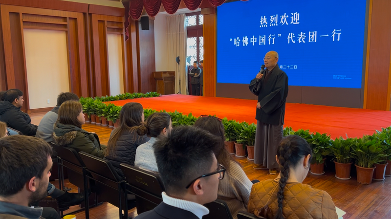 ハーバード大生40人超が杭州・霊隠寺で精進料理を体験