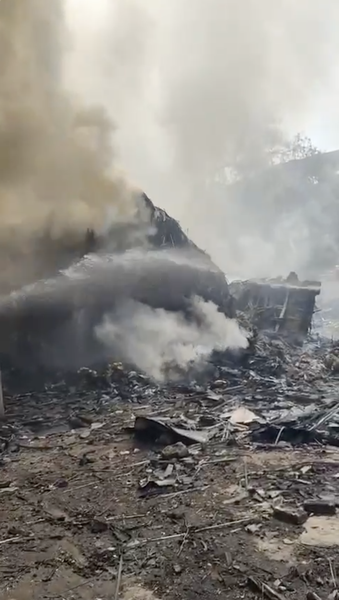 インド・アーメダバードでエア・インディア機墜落　242人搭乗と報道 video poster