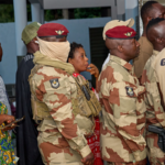 BYRXWI5GB6Y59RBZHD84 - NewsTomo – 日本語で読む、世界のニュースハブ ギニア大統領選が投票開始、暫定指導者ドゥンブヤ氏が勝利有力