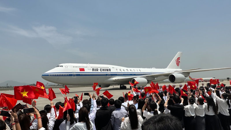 習近平国家主席がハノイ到着　ベトナム国賓訪問で中越関係は新段階へ