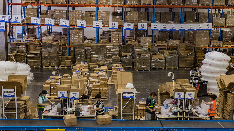 国際ニュース 中国本土のダブル11で過去最多7.77億個配送