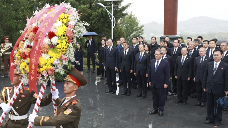 C6PQCDCXDP3SRJIM080U - NewsTomo – 日本語で読む、世界のニュースハブ 中国の李強首相、DPRKで中国人民志願軍烈士を追悼 75年目の記憶