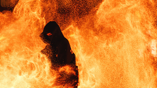 四川・成都で春節ムード先取り　寺院の縁日に伝統芸能が集結