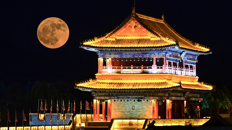 18年ぶりの低いストロベリームーン　2025年6月の夜空で何が起きた？