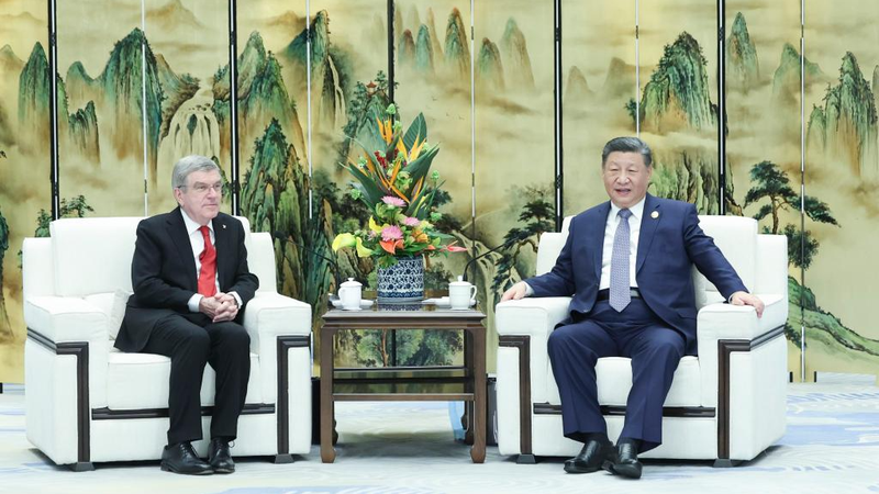 習近平主席とバッハIOC会長がハルビンで会談　アジア冬季大会開幕へ