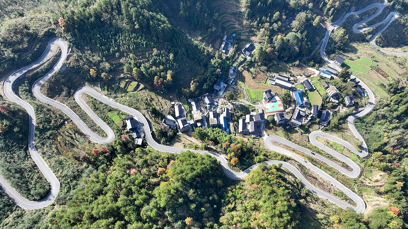 中国が農村道路の白書発表　460万キロが支える「新時代」の地方