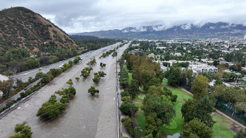 米カリフォルニア南西部で激しい雷雨　ロサンゼルス郡に鉄砲水リスク