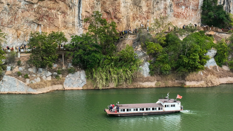 中国広西の世界遺産・左江花山ロックアート　カエル形の岩絵が語るもの