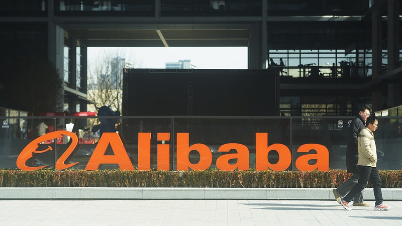 アップルとアリババがAI連携か　中国本土のiPhone向け機能で株価急騰