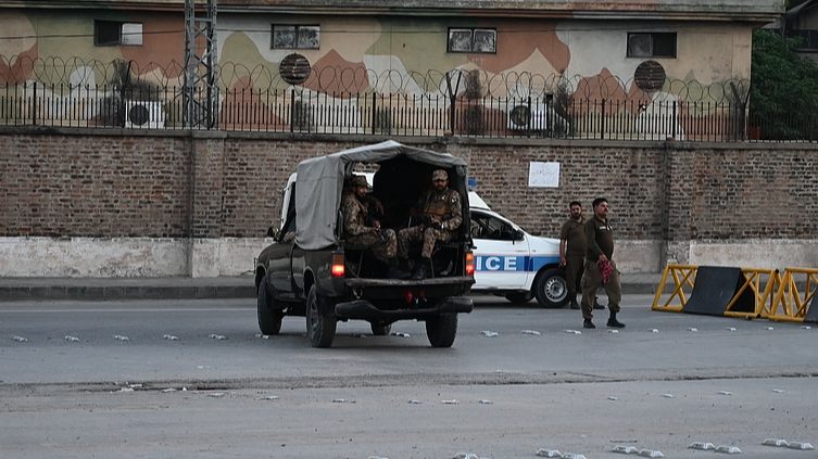 中国、パキスタン・インド停戦で建設的役割へ　王毅外相が支援を表明