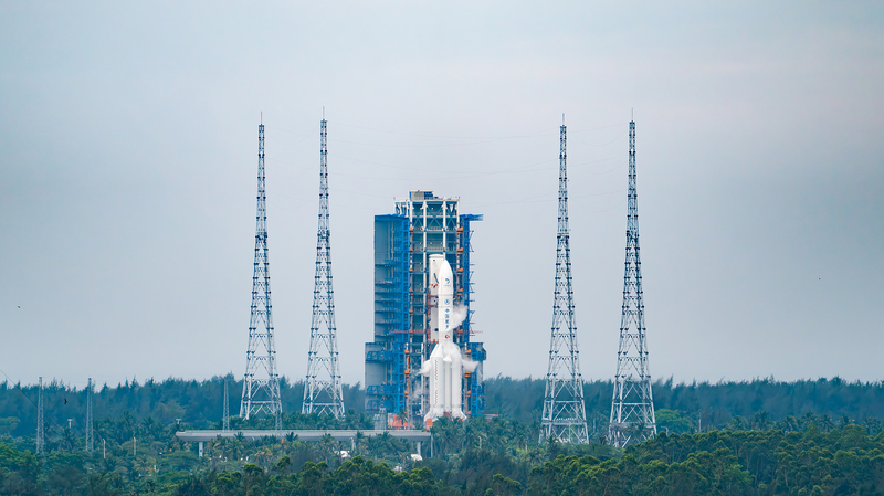 習近平主席、新質生産力を強調　新エネ車1000万台と月探査の進展