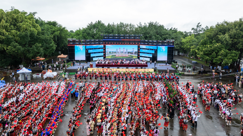 中国・雲南のジンポー文化　国慶節ムナオ・ゾンゲ祭の熱気とは video poster