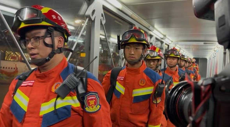 ミャンマーでM7.7地震　中国救援チームが現地入りし支援開始 video poster