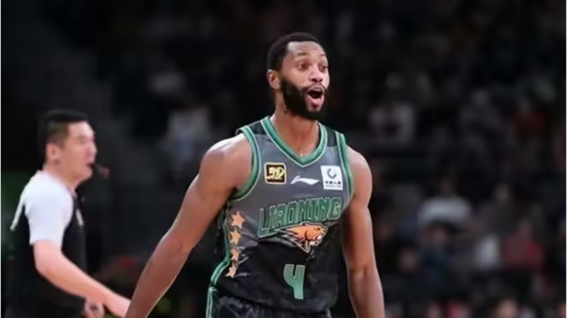 CBAで遼寧が上海の16連勝ストップ　Li Xiaoxuのブロックが決め手