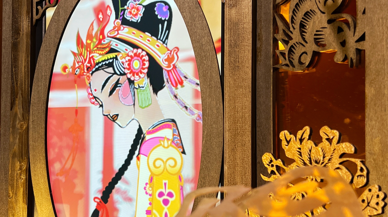 北京で影絵とデジタルが融合　穆桂英を描くインスタレーション