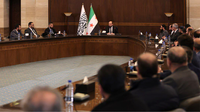 シリアで反体制派支援の暫定首相就任　北部停戦とイスラエル空爆が交錯