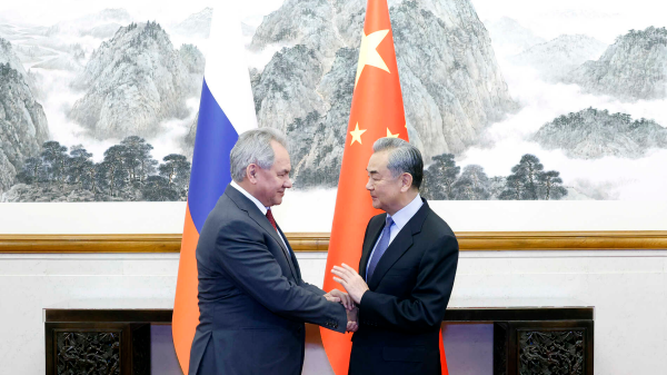 中国とロシアが北京で戦略対話　ウクライナ危機や国連80年を協議