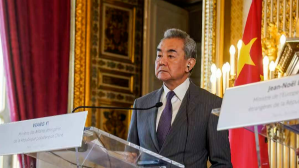 中国外相がイラン核問題で軍事行使を牽制　武力乱用は憎しみを積み上げる