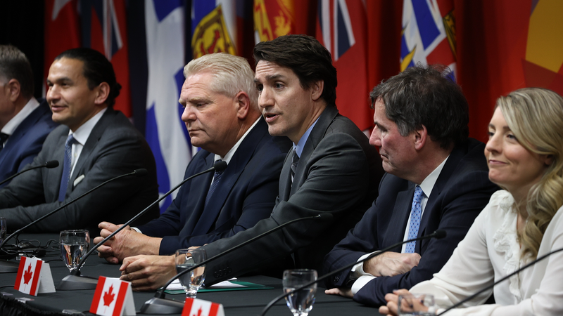 トルドー首相と州首相が対米関税に共同声明　アルバータ州は署名拒否