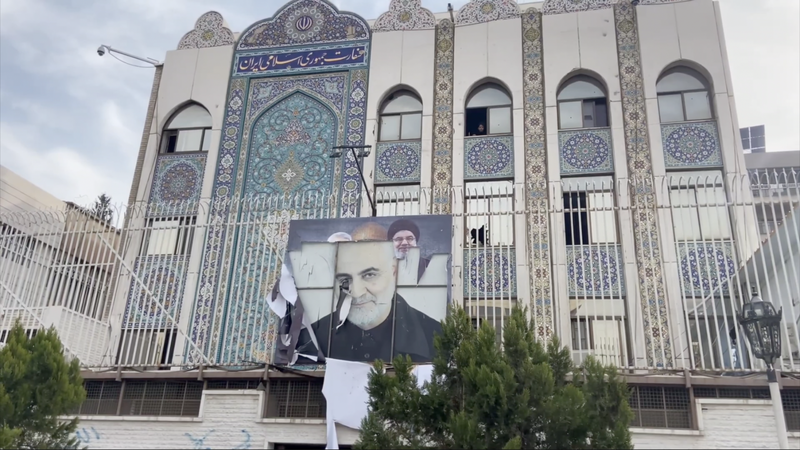シリア反政府勢力がイラン大使館を急襲　「ダマスカス解放」と主張 video poster