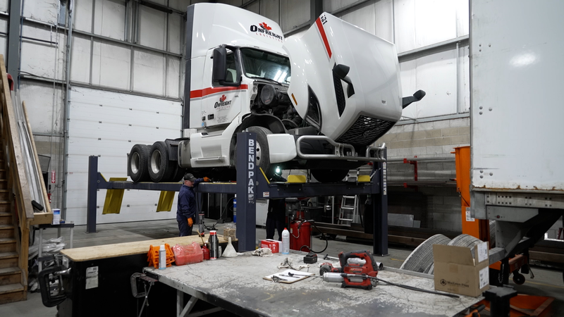 カナダのトラック業界、対米関税期限で揺れる　自動車「猶予」の行方は video poster