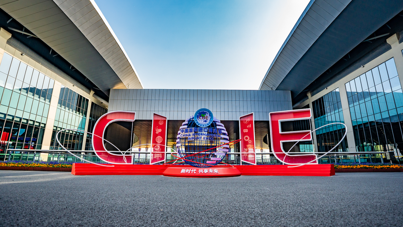 中国国際輸入博覧会で李強首相が表明　「さらなる開放」で世界との協力拡大へ