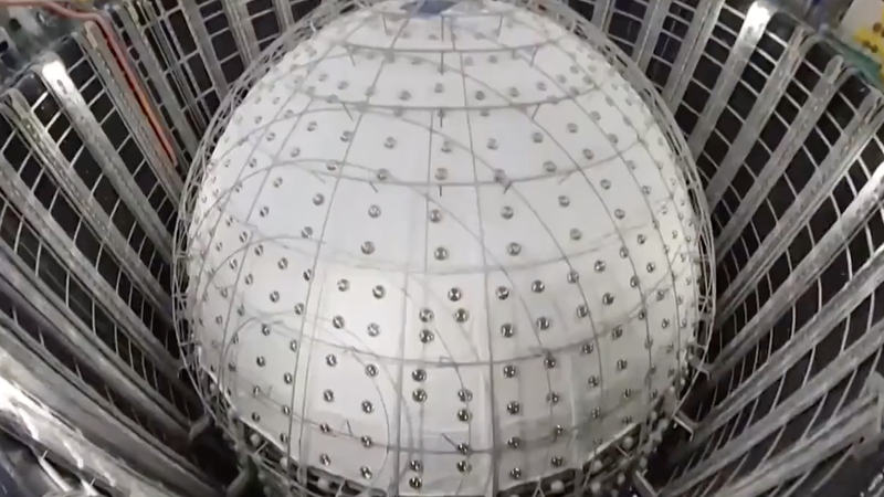 中国JUNOニュートリノ観測所 本体完成、地下700メートルから宇宙の謎に挑む