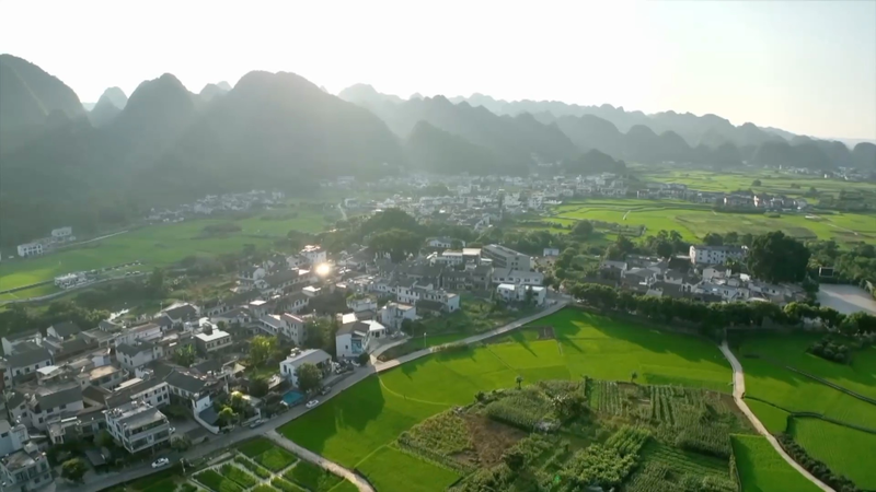 中国南西部・貴州省のいま　緑の大地と産業アップグレード video poster