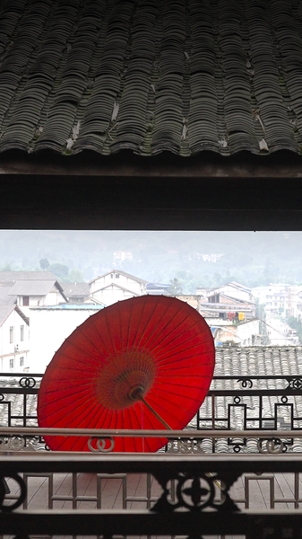 中国の無形文化遺産・Luzhou油紙傘　100工程が生む生きた化石 video poster