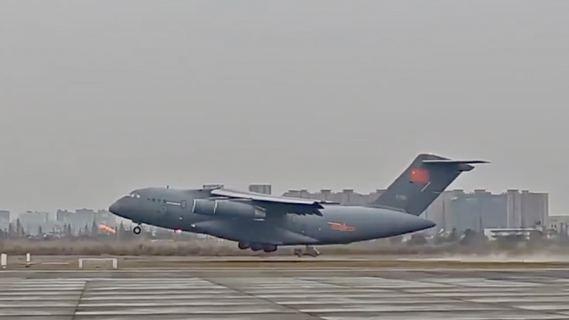 中国Xizang地震でY-20投入　軍輸送機が担う災害救援 video poster
