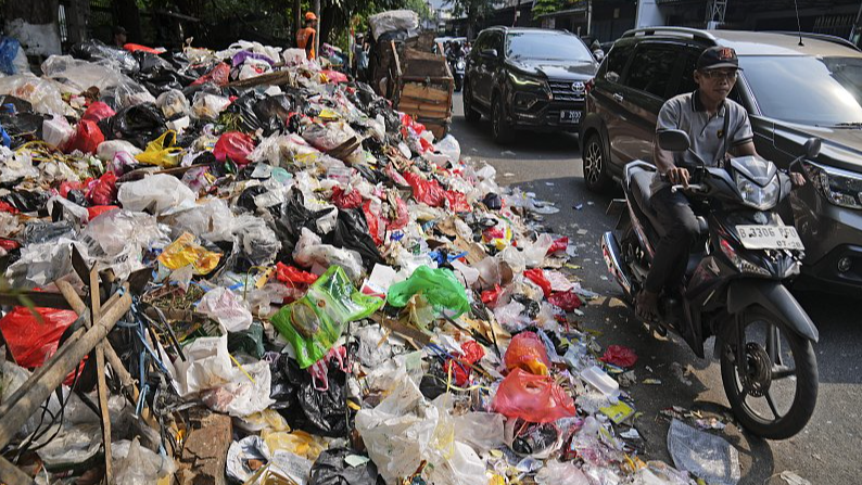 国連プラスチック条約交渉、期限目前で議長案に批判の声